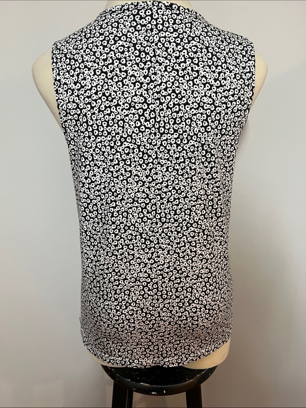 Christopher & Banks Black and White Floral Tie-Front Sleeveless Tank Top Relaxed - Picture 5 of 11